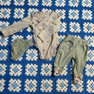 Carters safari 3 piece set — side snap onesie, Lion footie pants, and hat.